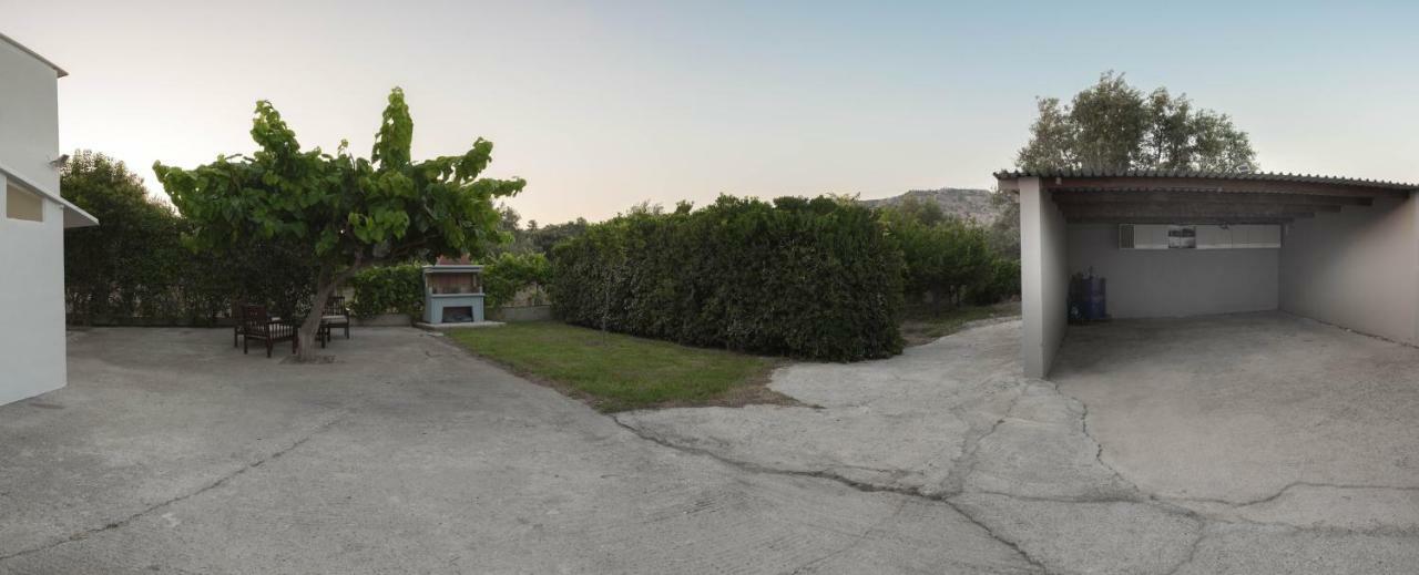 Villa Epavlis Haraki Exterior photo